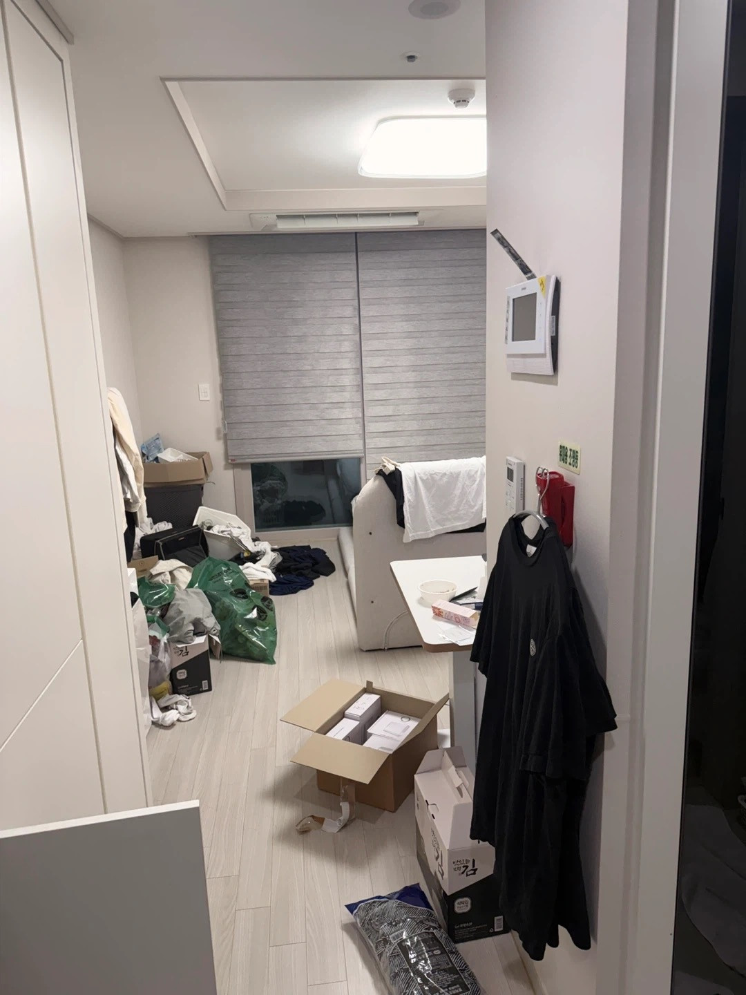 오피스텔 정리, 옷과 생활용품이 제자리를 찾았어요 정리 전